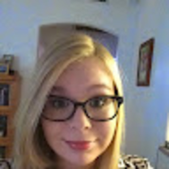 Meet your Posher, Nicole - Picture 1 of 1